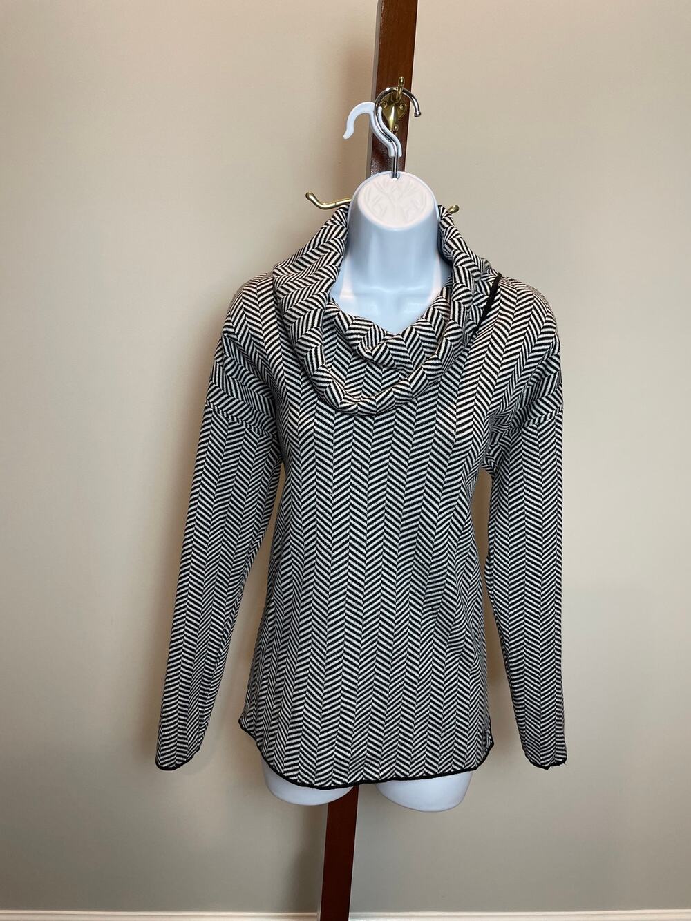 Calvin Klein Black & White Pattern Cowl‑Neck Sweater High‑Low Hem Size S Casual